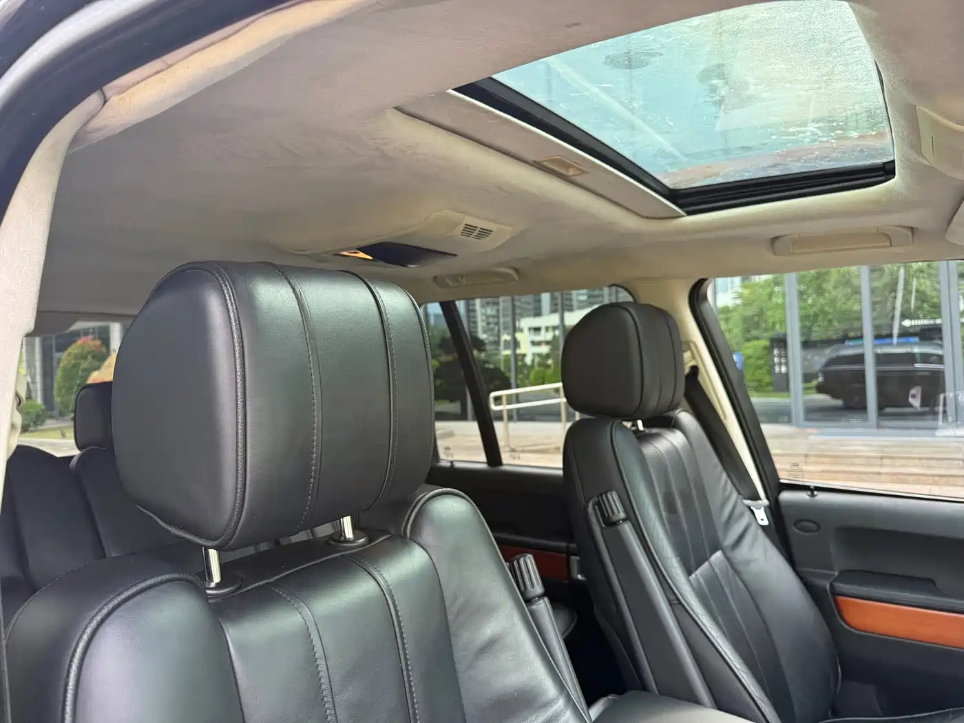 Photo 14 - Land Rover Range Rover