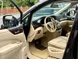Photo 10 - Nissan Quest