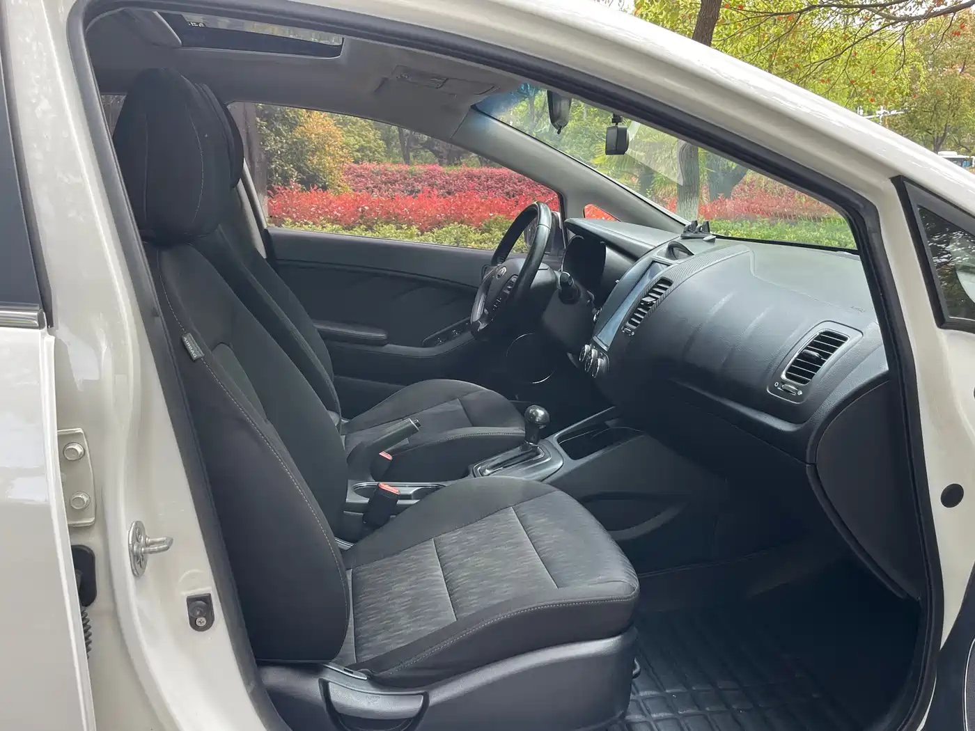 Kia K3 2013 1.6L Automatic GLS фото 7