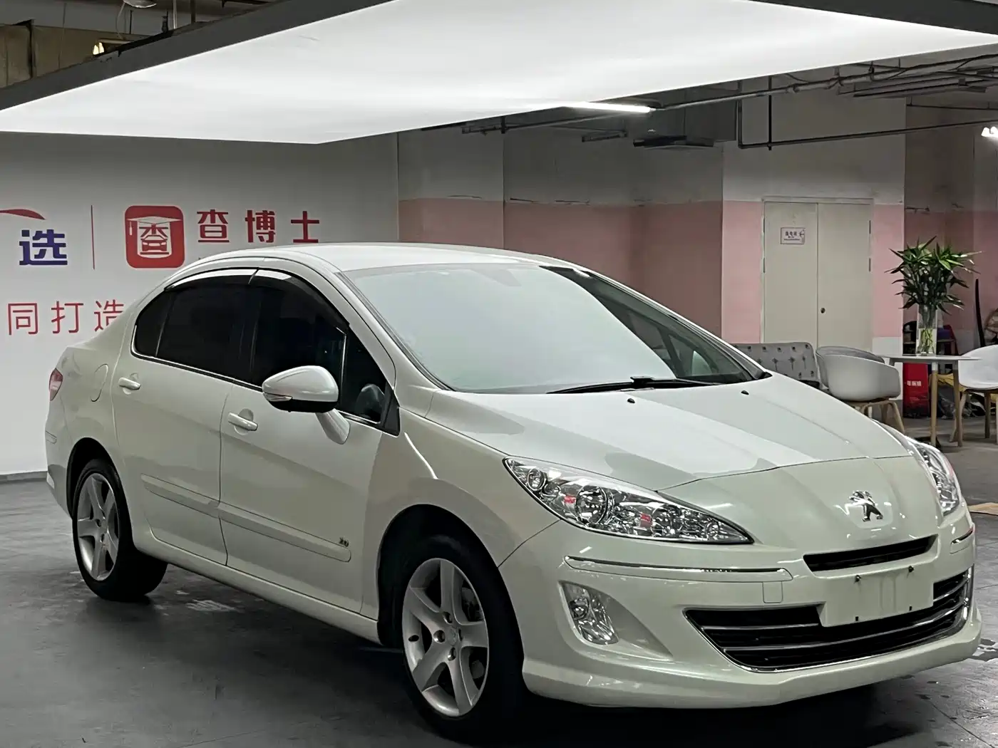 Peugeot 408 2013 2.0L Automatic Comfort Edition фото 3