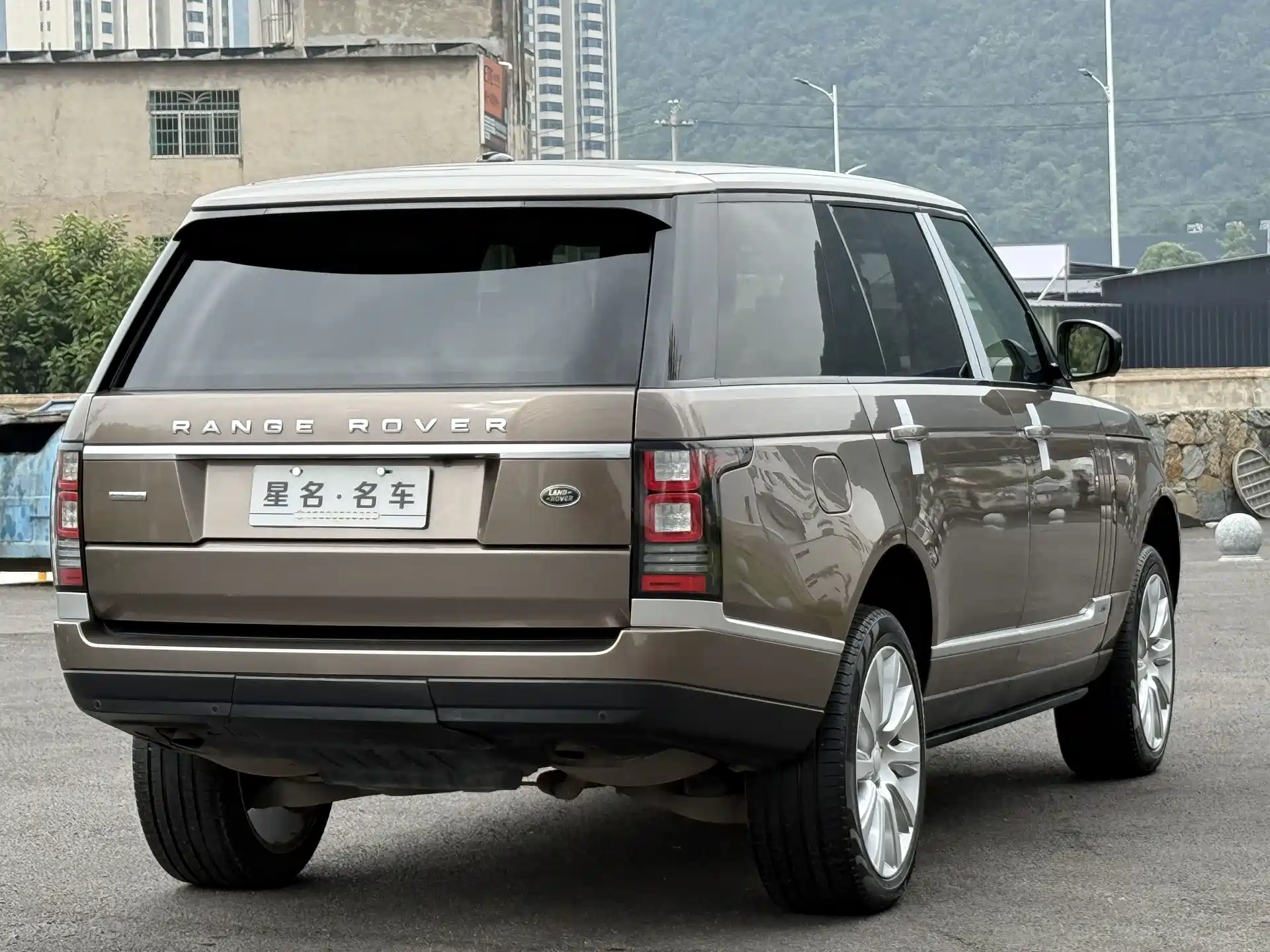 Photo 10 - Land Rover Range Rover
