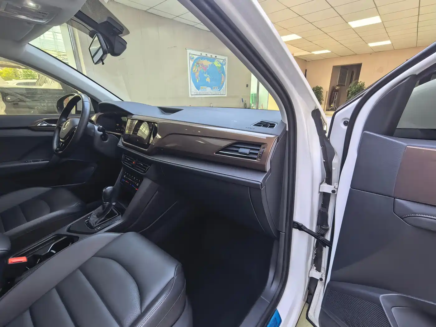 Volkswagen Tharu 2022 280TSI FWD Luxury Edition фото 19