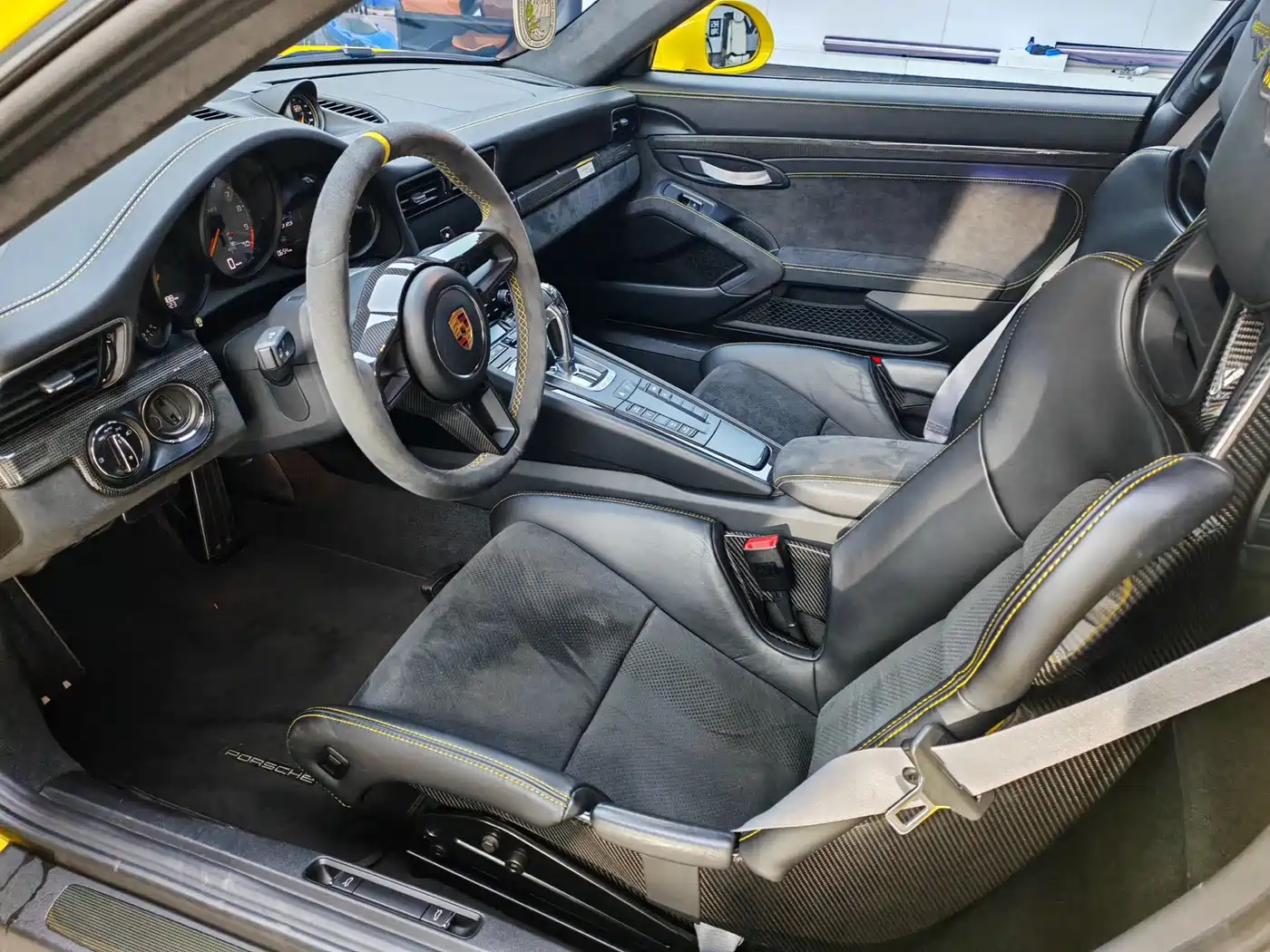 Porsche 911 2018 GT3 RS 4.0L фото 11