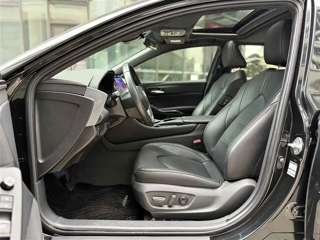 Toyota Avalon 2022 Hybrid 2.5L Luxury Edition фото 21