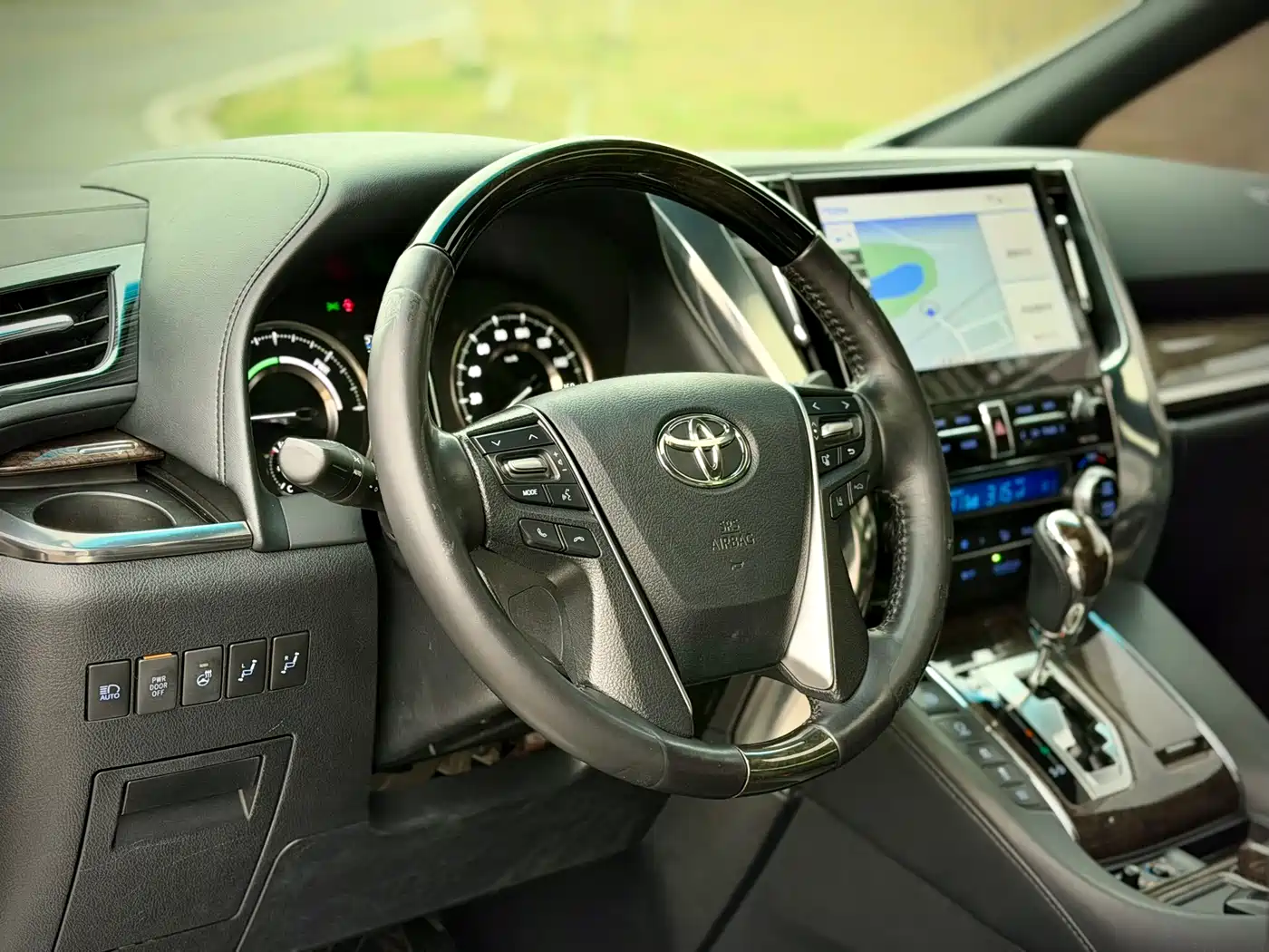 Toyota Vellfire 2021 Crown Hybrid 2.5L HV Supreme Edition фото 9