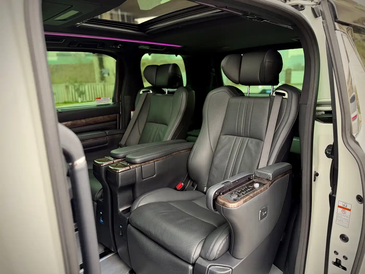 Toyota Vellfire 2021 Crown Hybrid 2.5L HV Supreme Edition фото 17