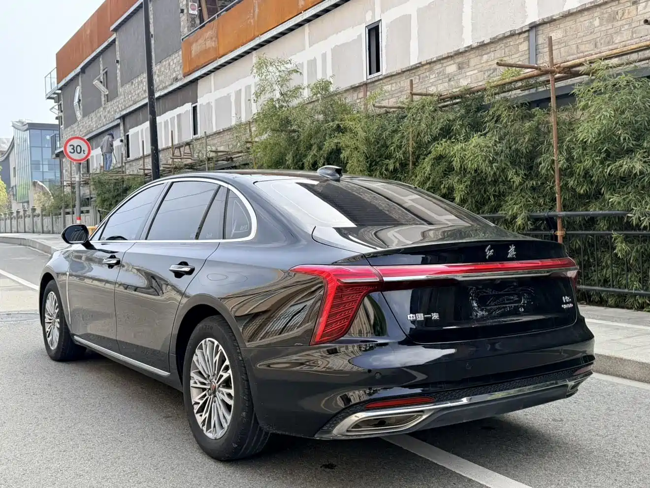 Hongqi H5 2025 1.5T DCT Flag Rhythm 500,000 Units Memorial Edition фото 16