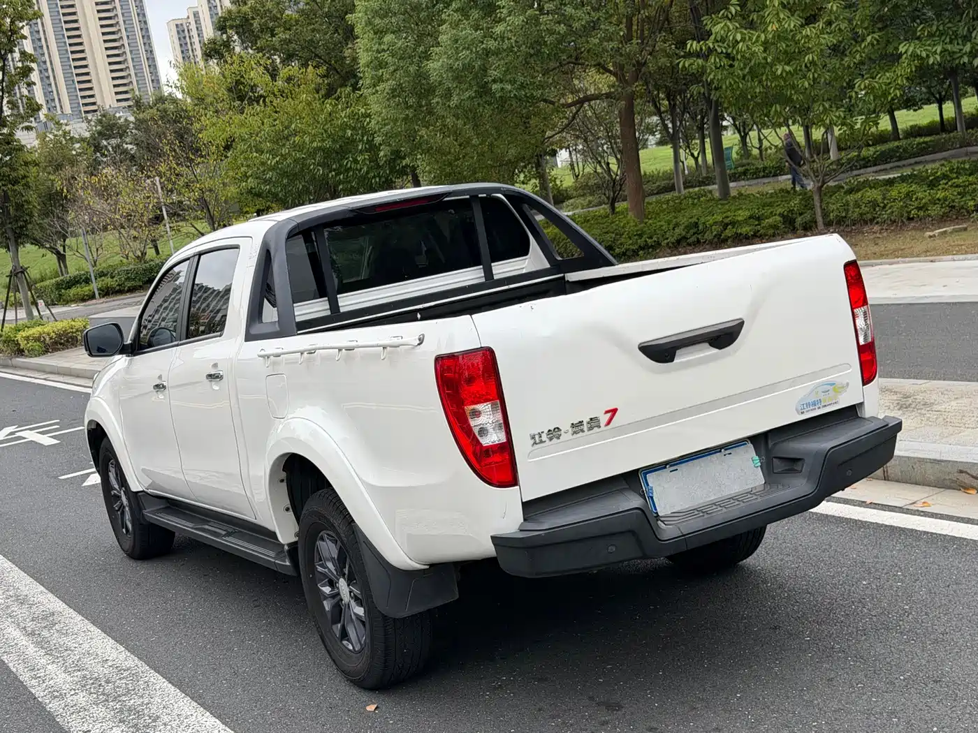 Jiangling Yuhu 7 2023 2022 2.0T Automatic Diesel 2WD Comfort Long Wheelbase