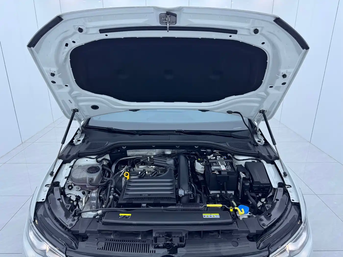 Volkswagen Golf 2023 Model 280TSI DSG R-Line фото 17