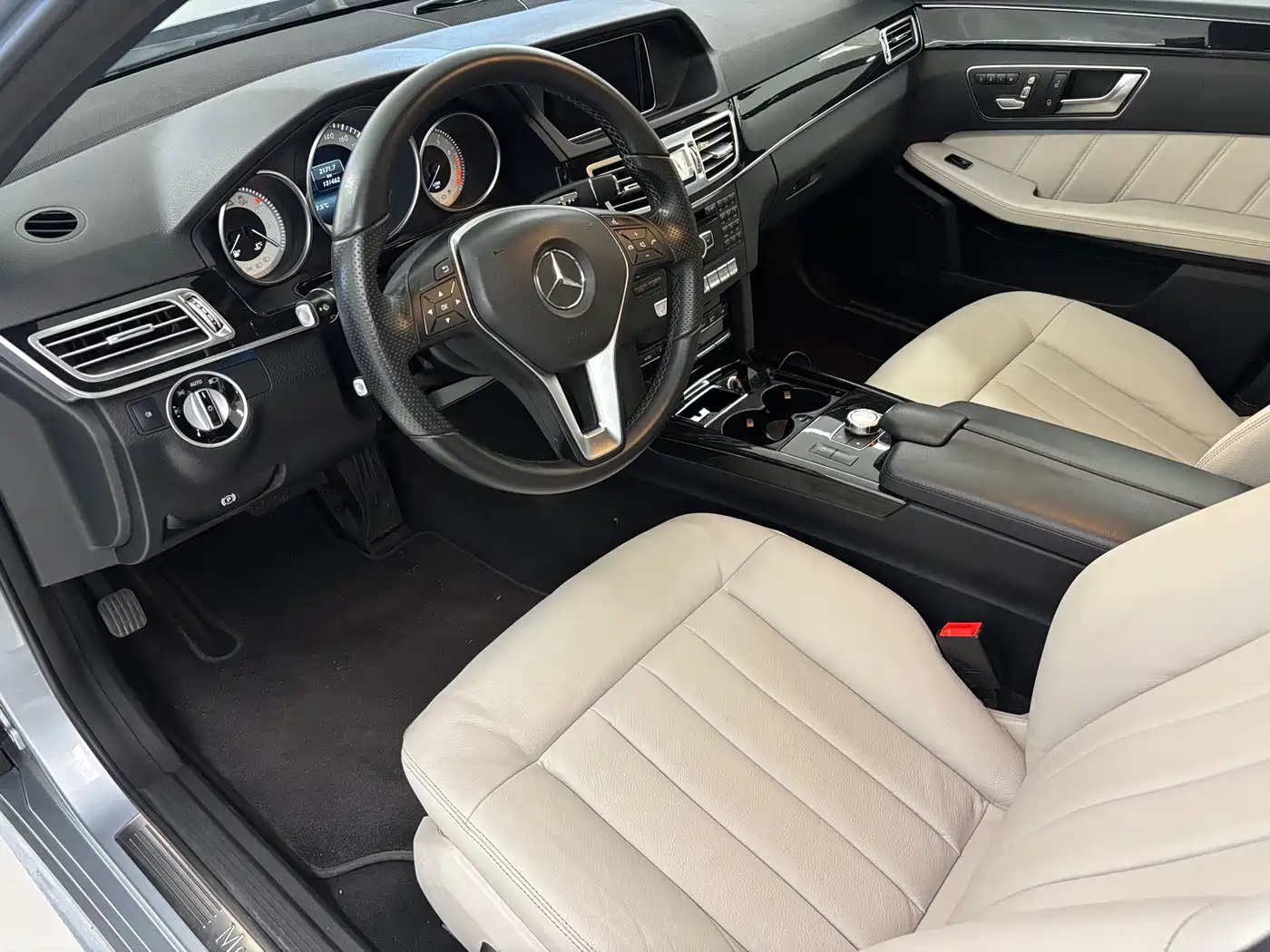 Фото 8 - Mercedes-Benz E-Class