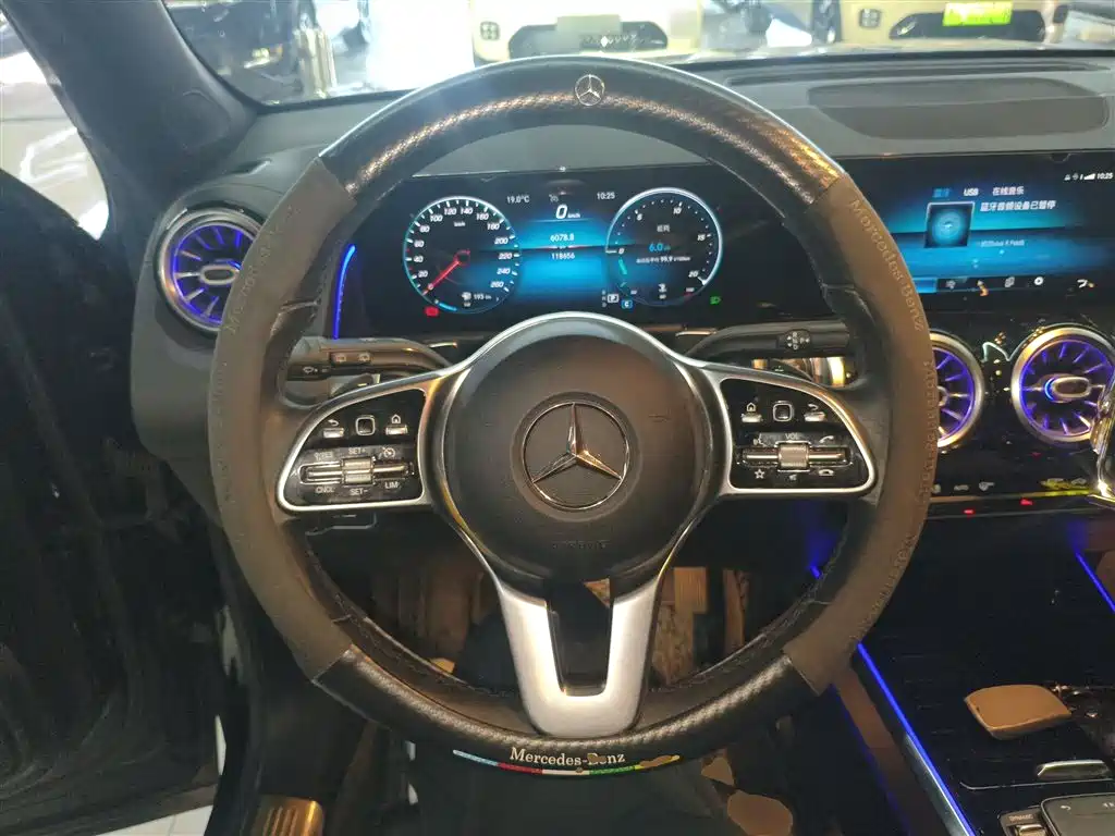 MERCEDES-BENZ GLB