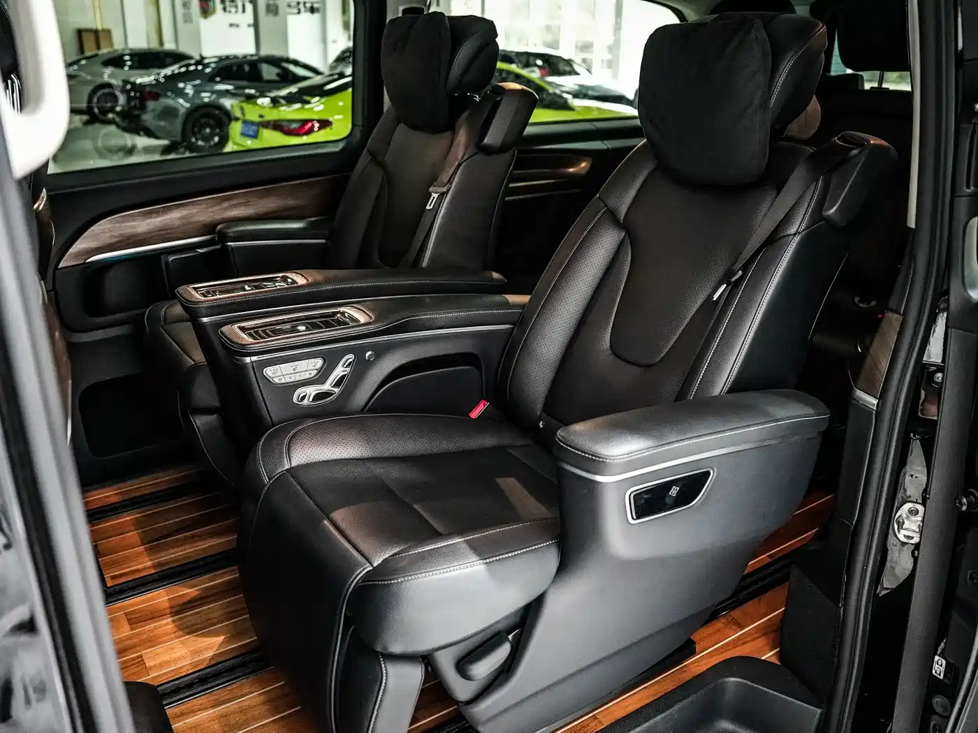 Mercedes-Benz V-Class 2020 Model V 260 L Long Wheelbase Luxury фото 10
