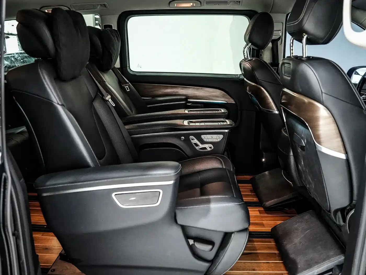Mercedes-Benz V-Class 2020 Model V 260 L Long Wheelbase Luxury фото 11