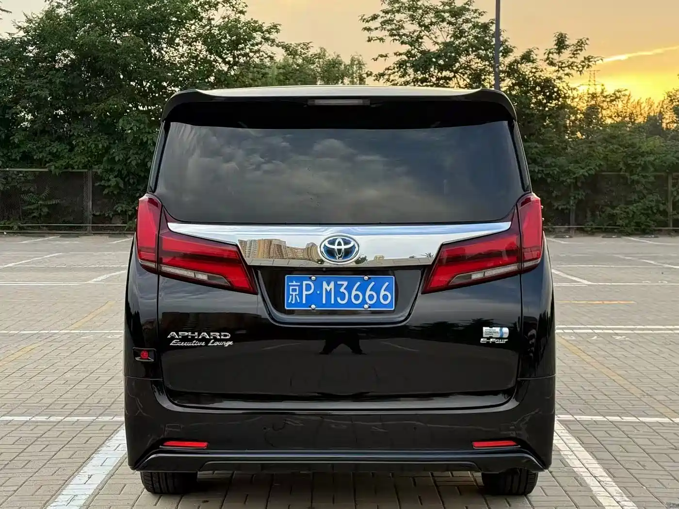 Toyota Alphard 2019 Hybrid 2.5L Premium Edition фото 6