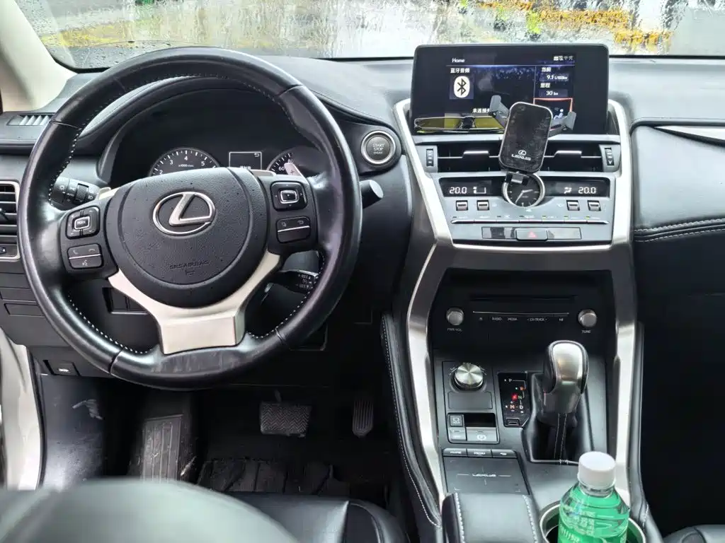 Фото 15 - Lexus NX