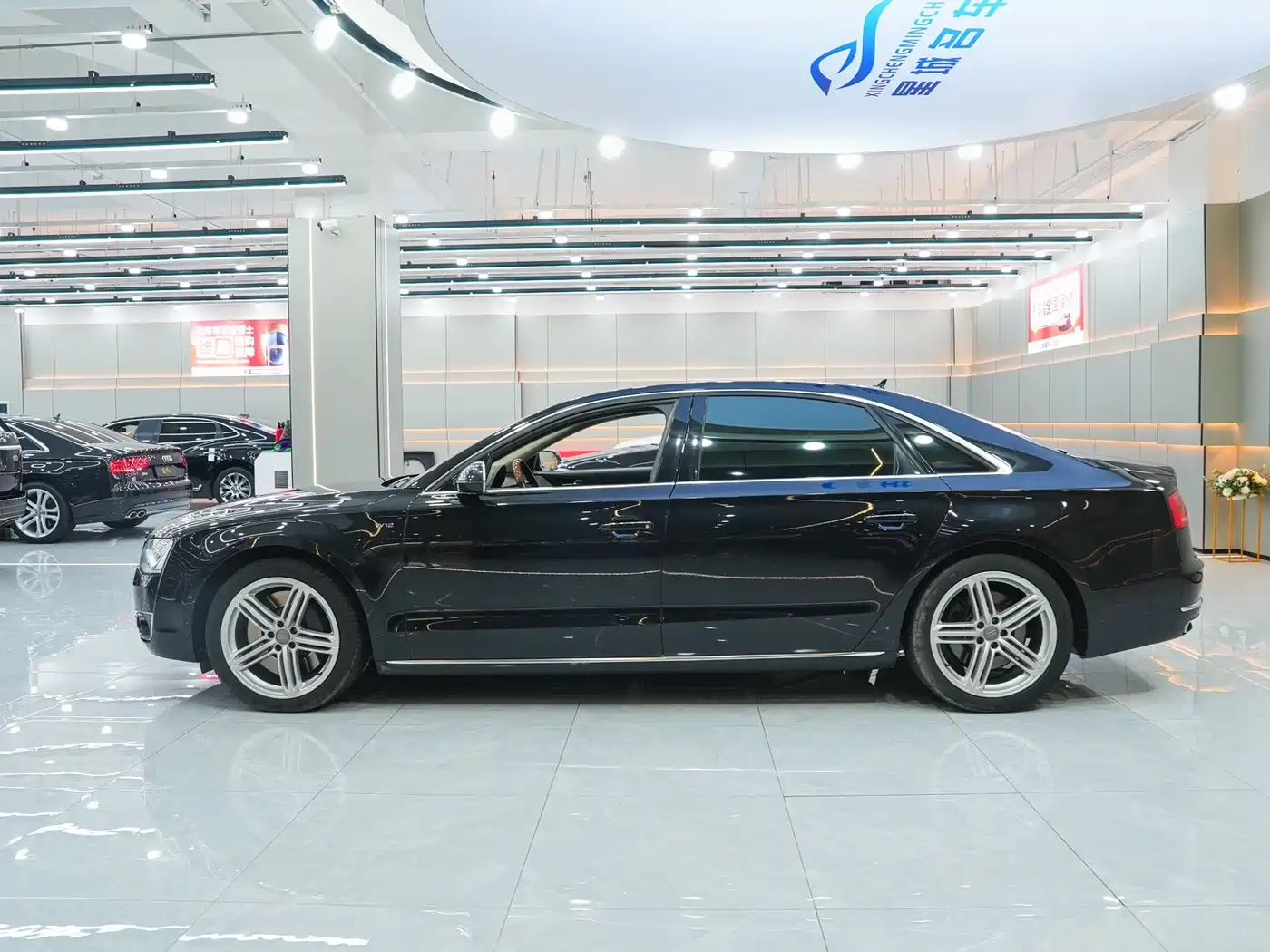 Audi A8 2012 A8L 6.3 FSI W12 quattro фото 3