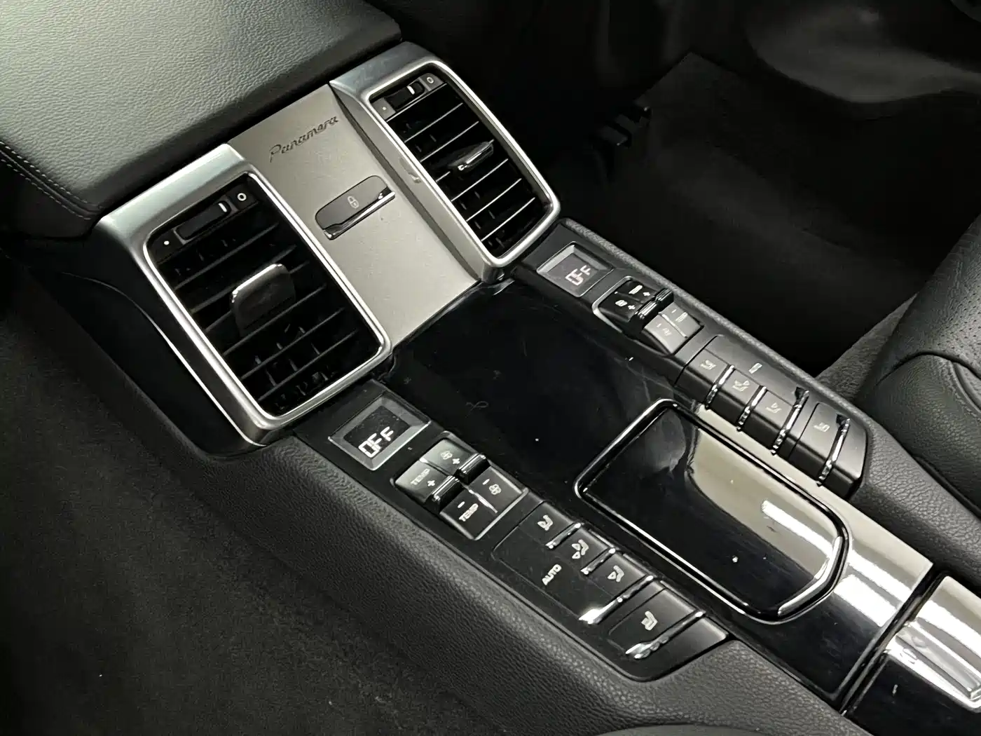 Porsche Panamera 2014 Panamera 3.0T фото 31