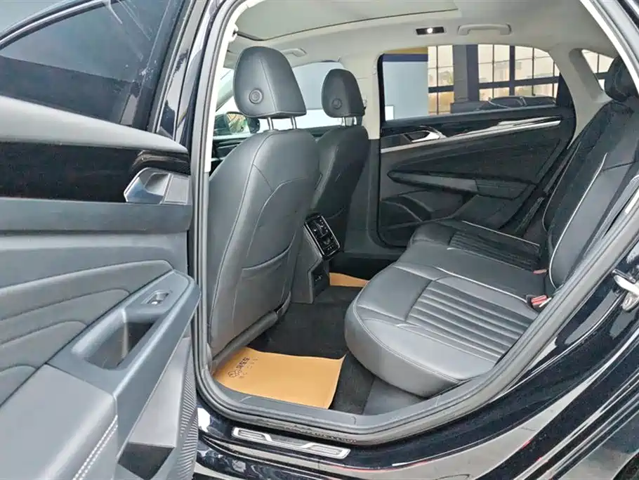 Volkswagen Passat 2022 330TSI Elite Edition фото 11