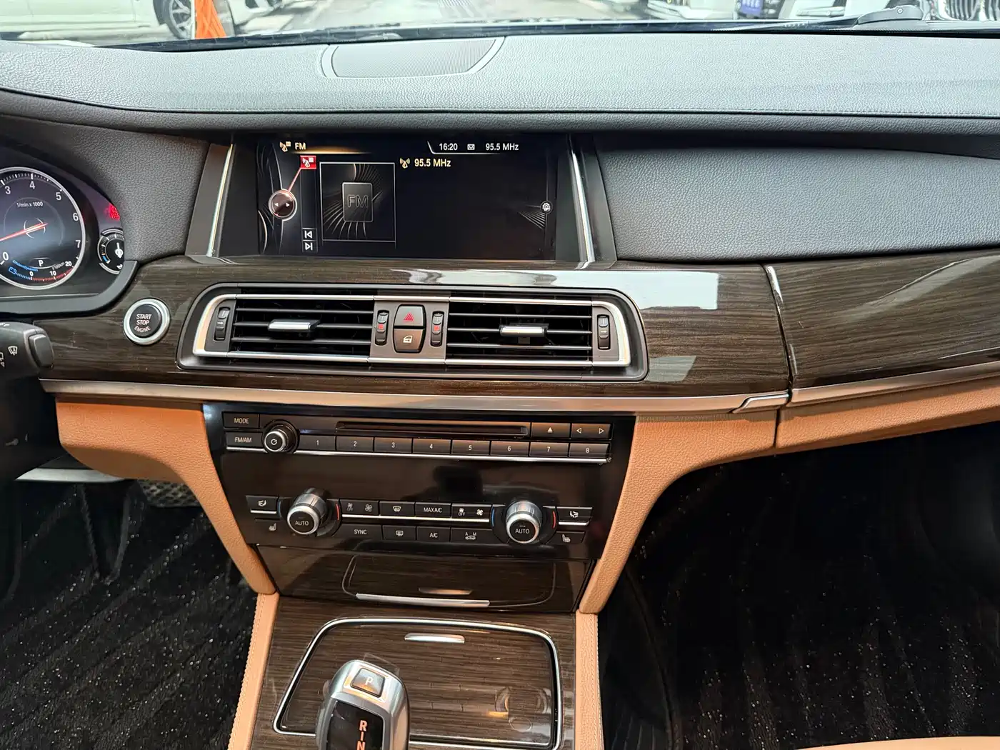 BMW 7 Series 2014 730Li Premium фото 12