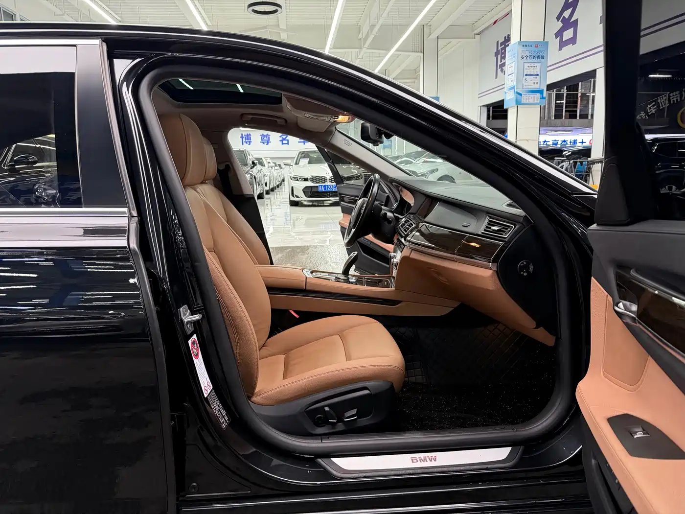 BMW 7 Series 2014 730Li Premium фото 19
