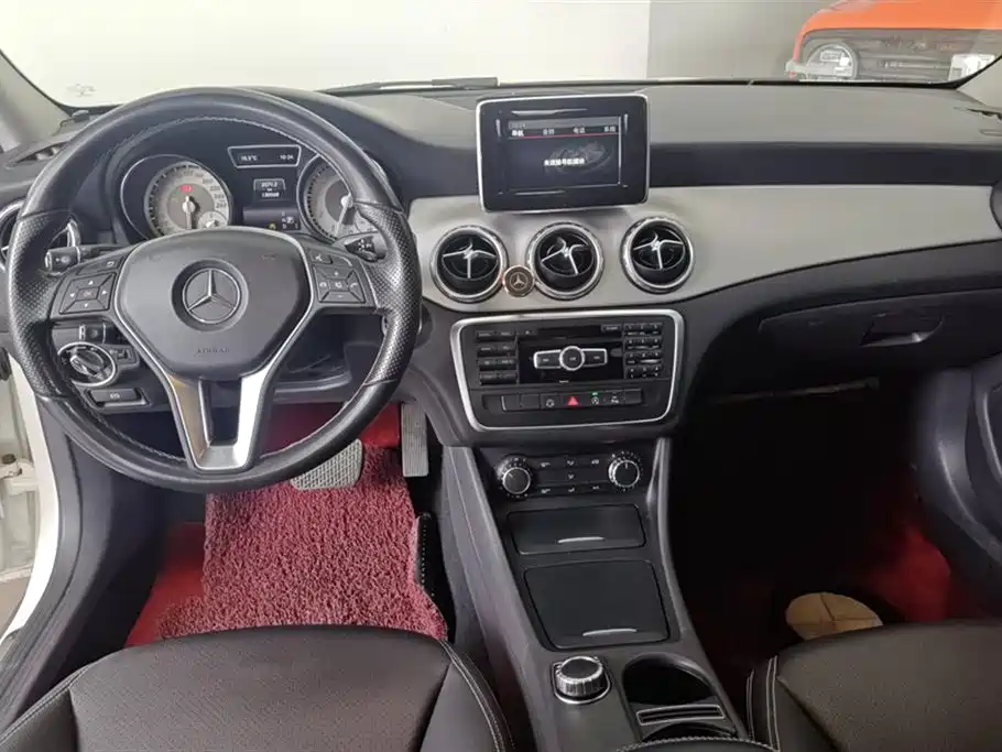 Mercedes-Benz GLA 2015 GLA 200 Dynamic фото 12