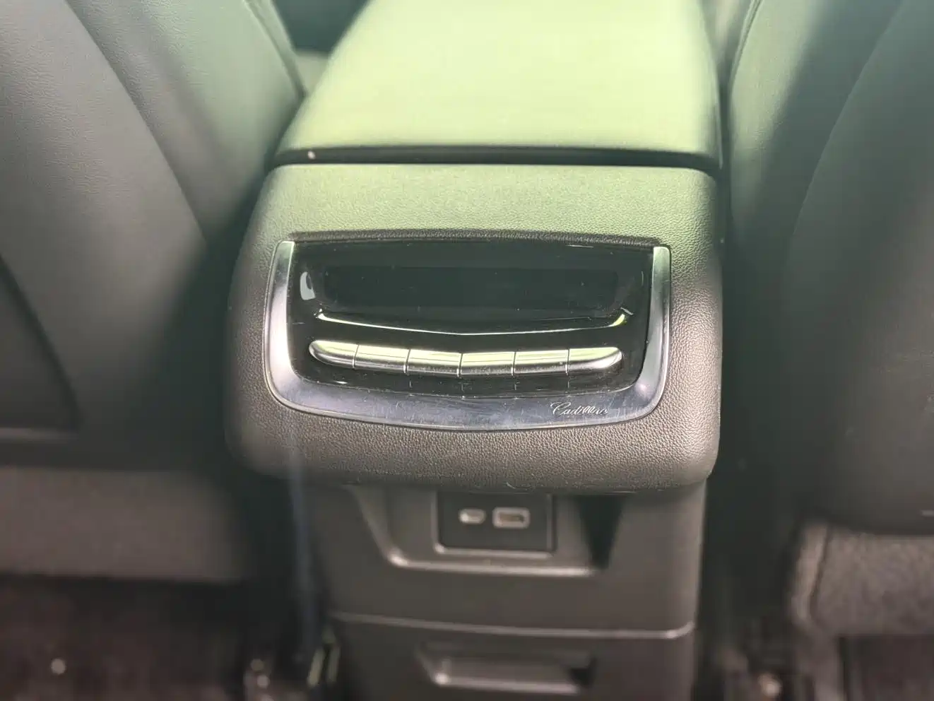Cadillac XT6 2020 28T 6-Seater 4WD Luxury Model фото 6