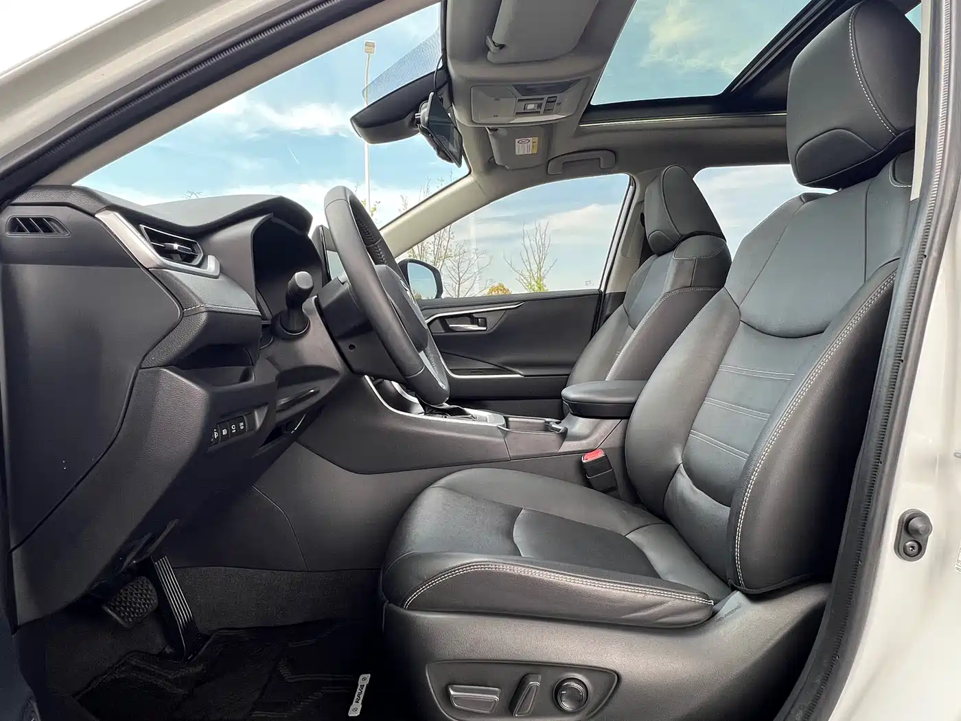 Toyota RAV4 Rongfang 2023 2.0L CVT FWD Style Plus Edition фото 8