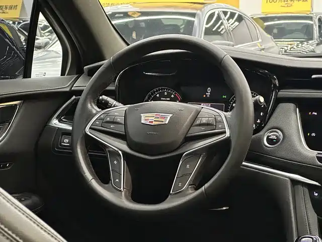 CADILLAC XT5