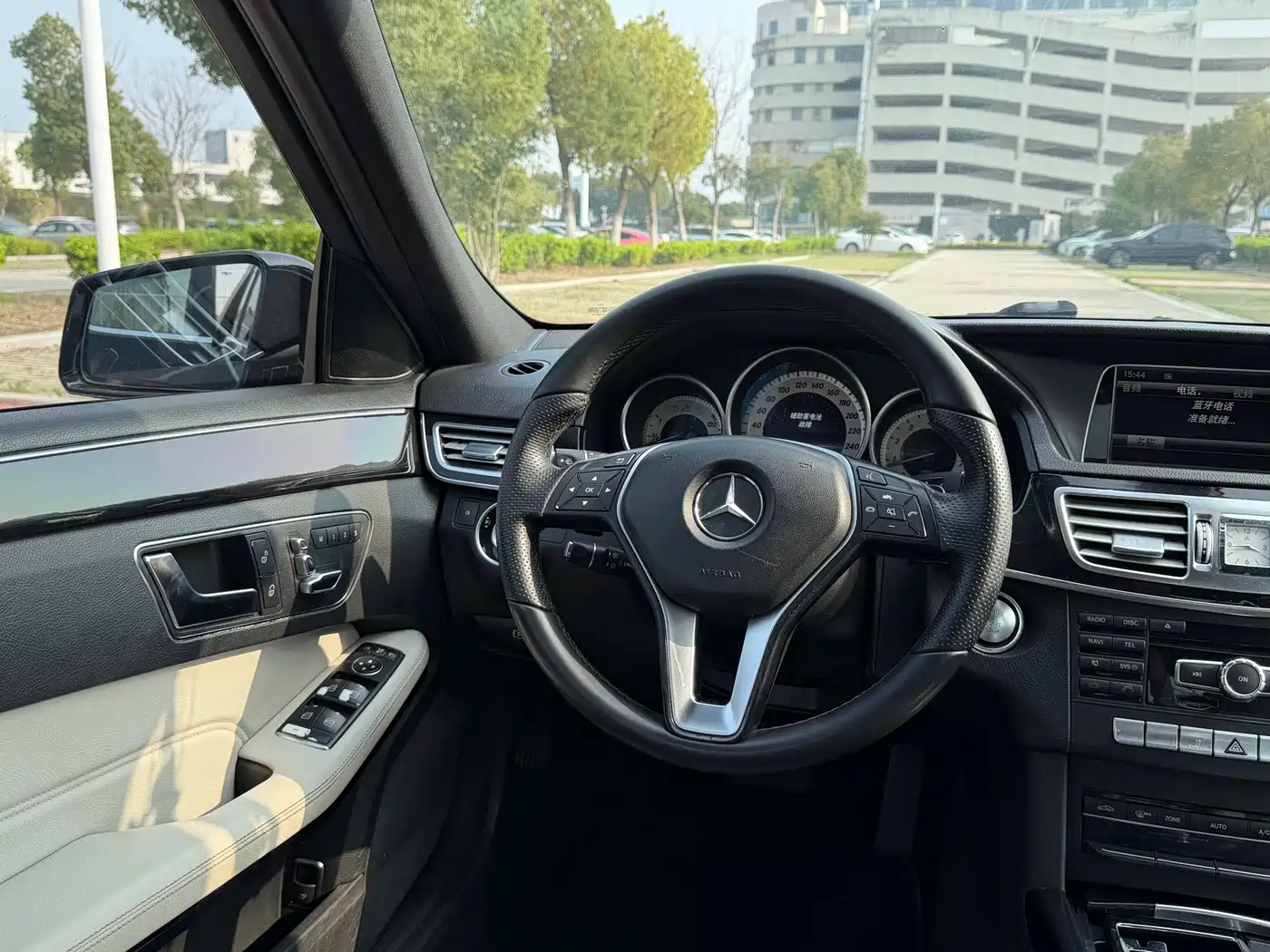 Mercedes-Benz E-Class 2015 E 260 L Sport фото 14