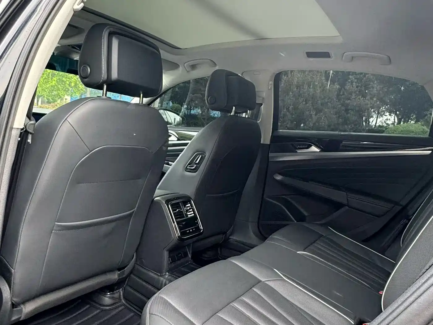 Volkswagen Passat 2024 380TSI Starlight Luxury Edition фото 7