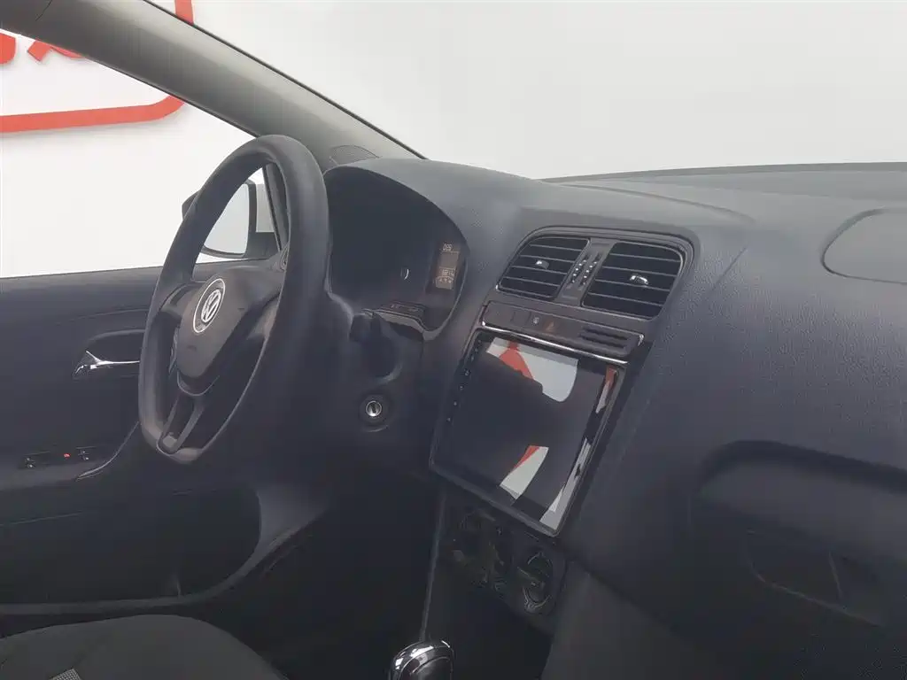 Volkswagen Polo 2016 1.4L Automatic Trend фото 22