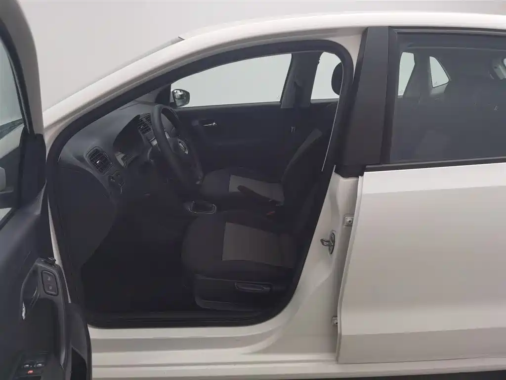 Volkswagen Polo 2016 1.4L Automatic Trend фото 10
