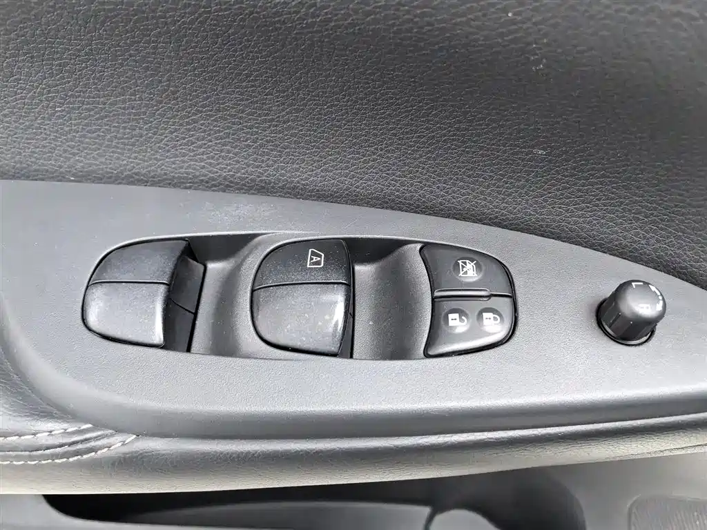 Nissan Tiida 2016 1.6L CVT Smart Edition фото 9