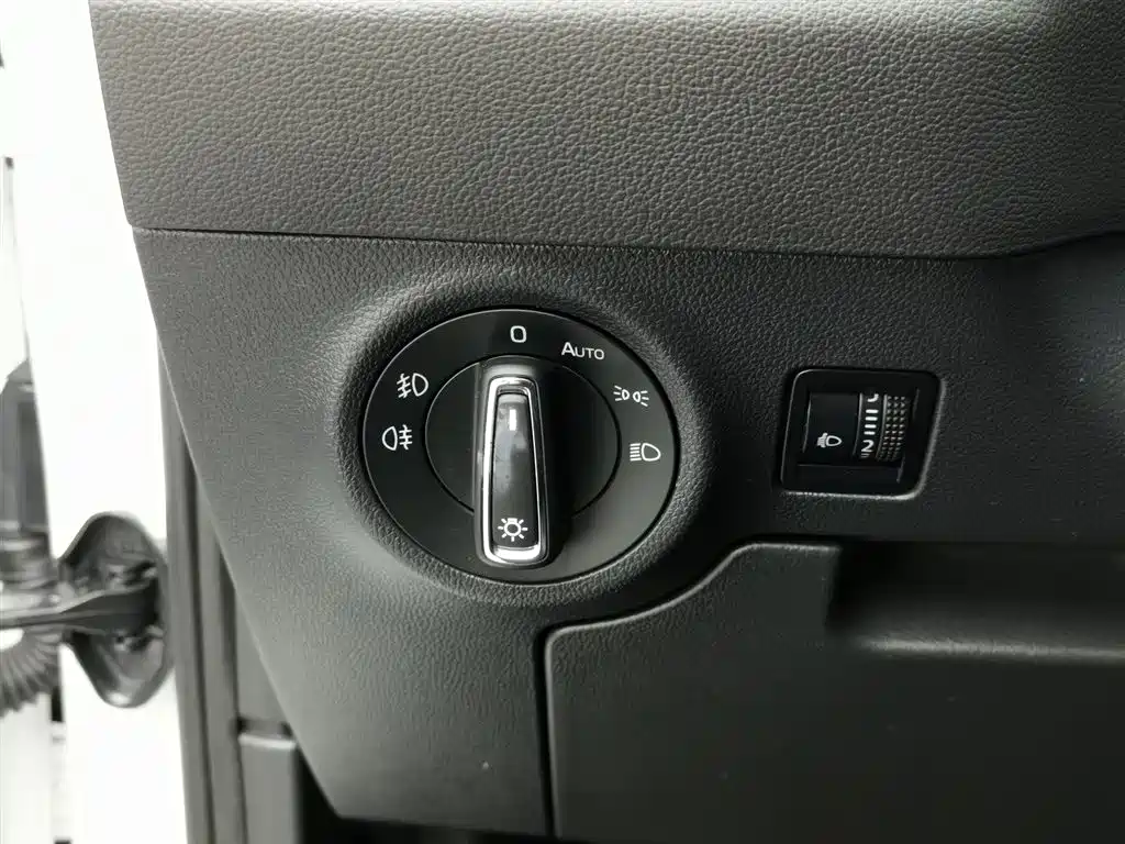 Škoda Karoq 2024 TSI280 Luxury Edition фото 21
