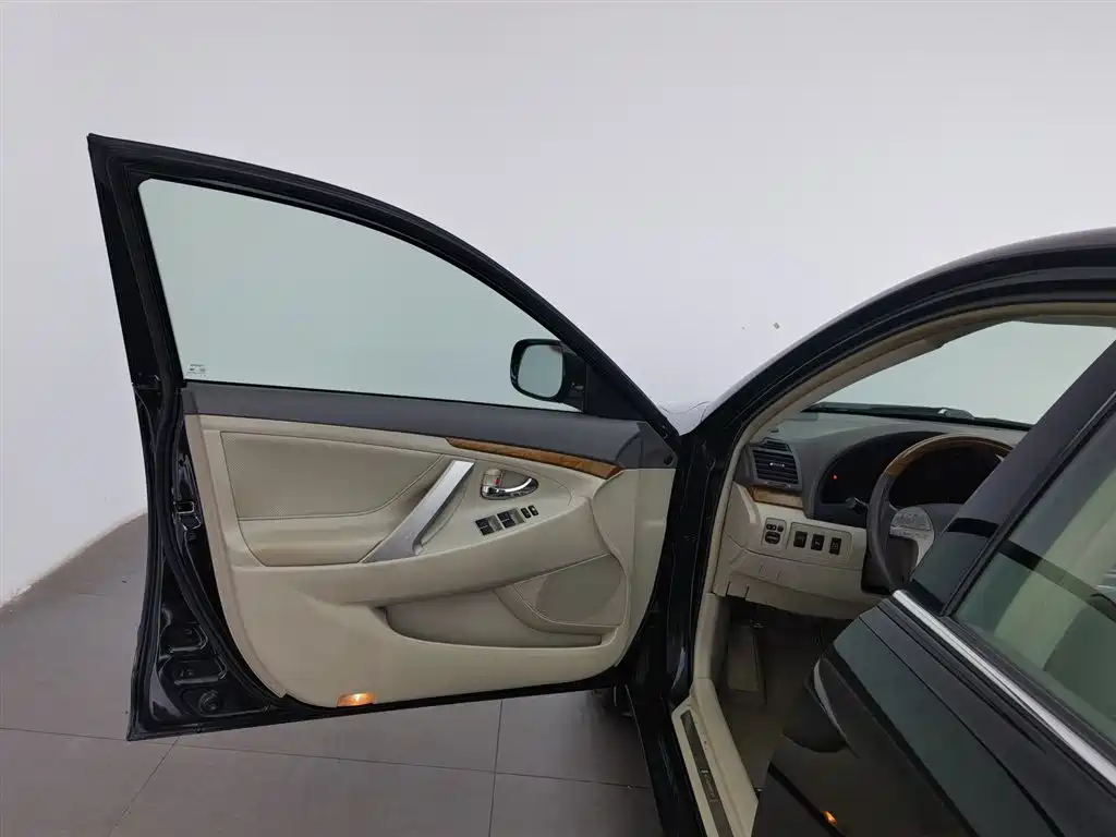 Toyota Camry 2011 240G Classic Anniversary Edition фото 8