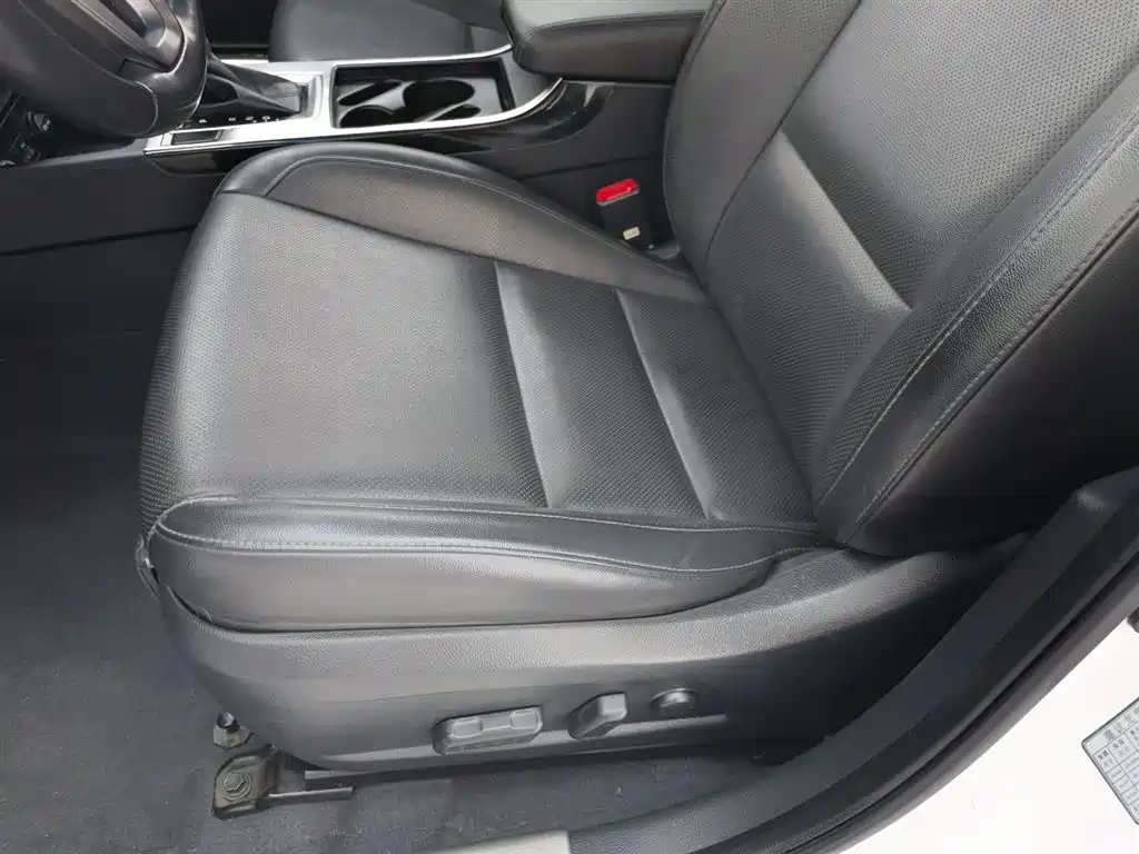 Hyundai Mistra 2014 1.8L Auto Premium DLX фото 20