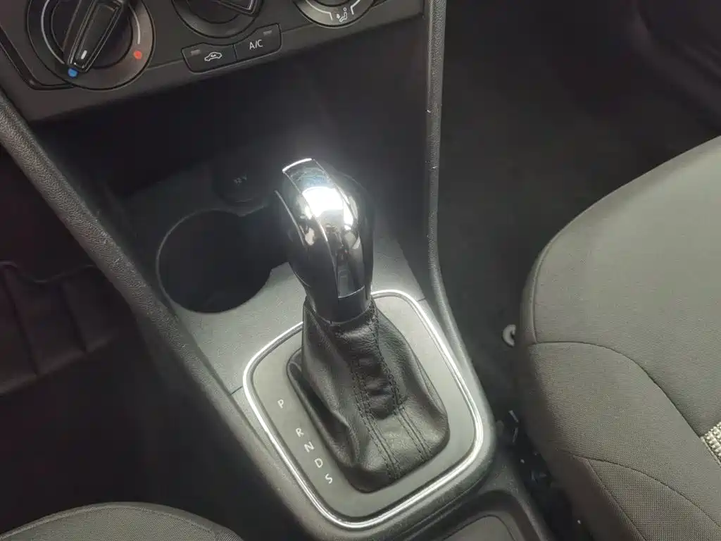Volkswagen Polo 2016 1.4L Automatic Trend фото 13