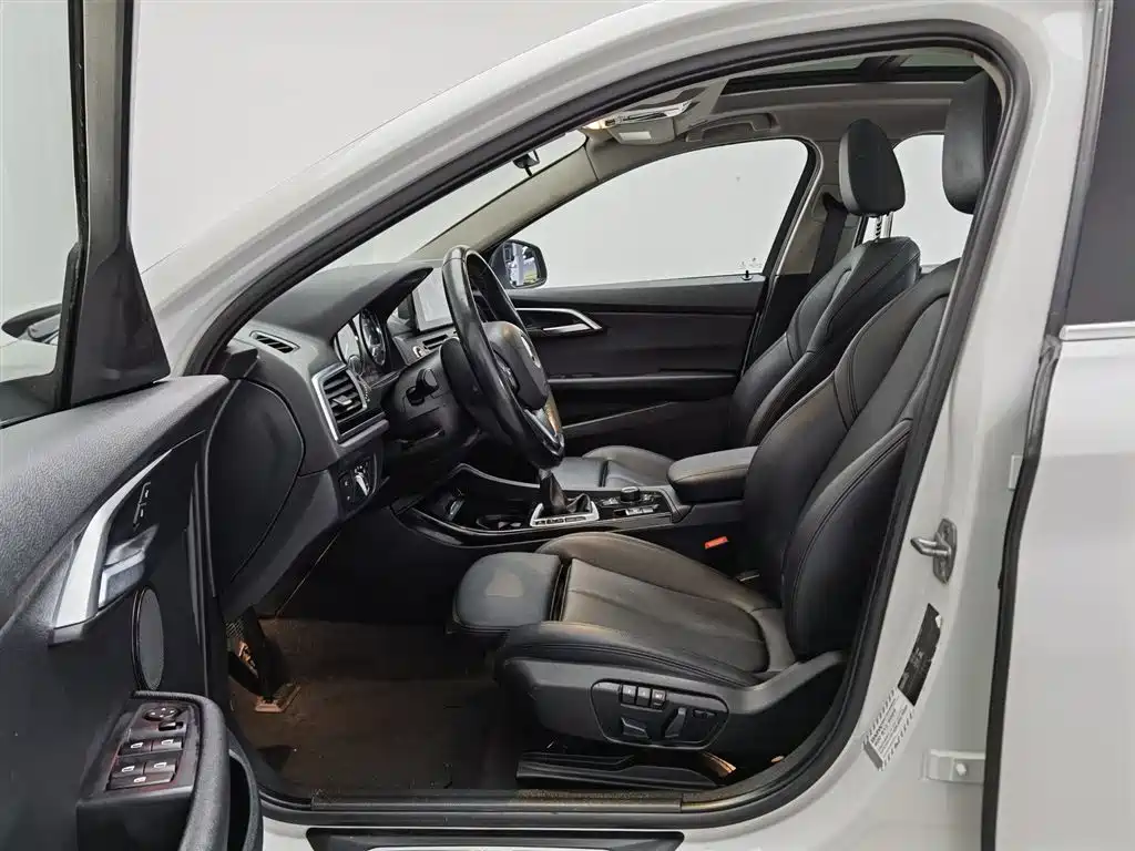 BMW 1 Series 2018 118i Sport Edition фото 10