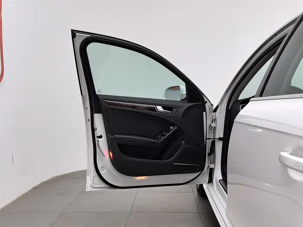 Audi A4L 2013 35 TFSI Automatic Comfort фото 8