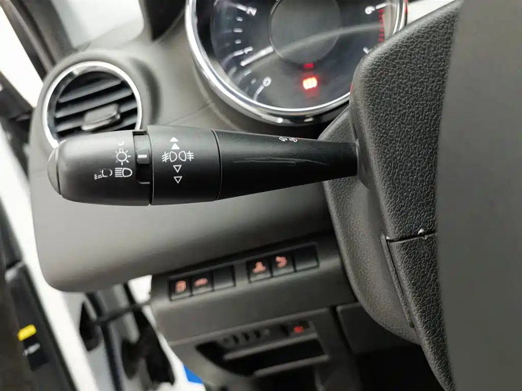 Peugeot 3008 2015 2.0L Automatic Classic Edition фото 21