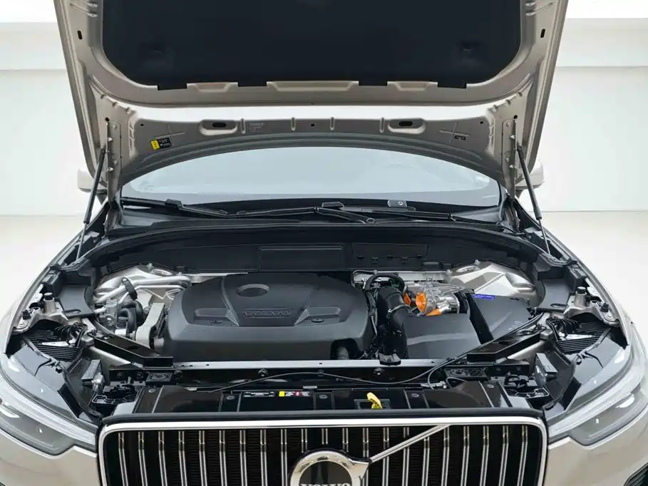 VOLVO XC60 PLUG-IN HYBRID