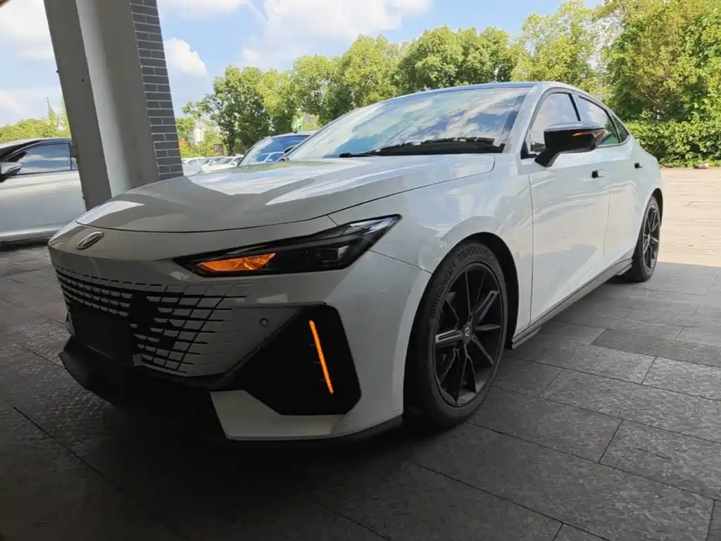 Changan UNI-V 2023 1.5T Luxury Edition