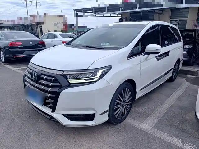 Honda Elysion 2.0L e:HEV, Люкс