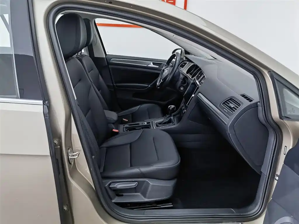 Volkswagen Golf 2016 1.6L Automatic Comfort фото 23