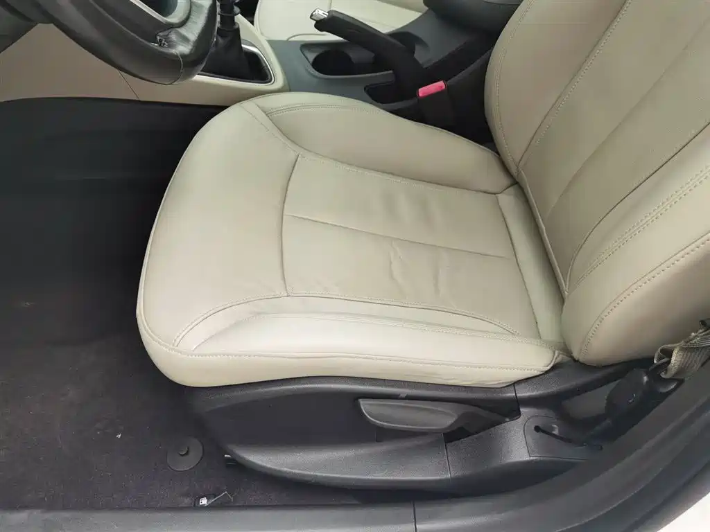 Buick Excelle 2018 15T Manual Elite (China V) фото 20