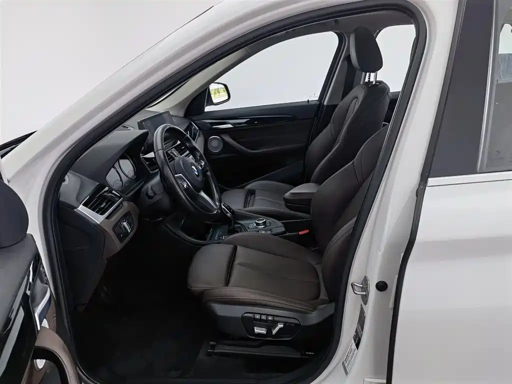 BMW X1 2022 sDrive25Li Leading фото 10