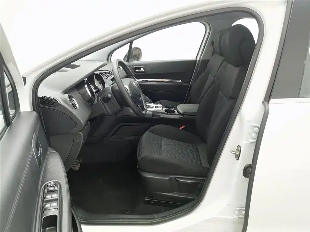 Peugeot 3008 2015 2.0L Automatic Classic Edition фото 10