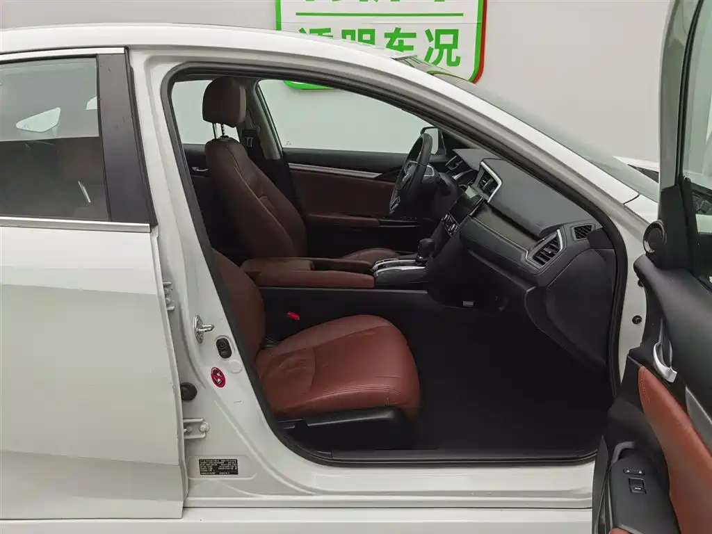 Honda Civic 2016 220TURBO CVT Luxury Edition фото 23