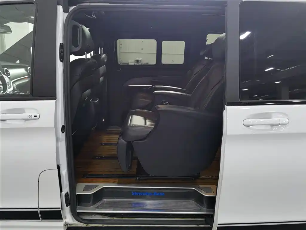 Mercedes-Benz V-Class 2018 V 260 AMG Sport Edition China V фото 15