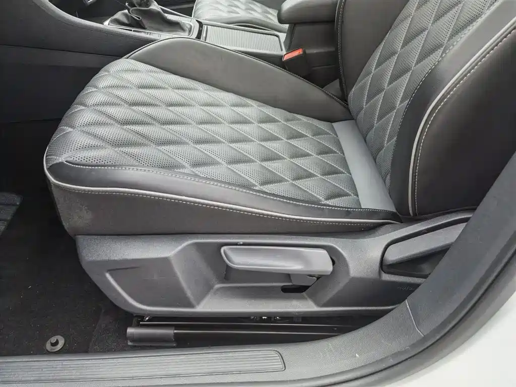 Volkswagen Sagitar 2023 300TSI DSG Surpassing Edition фото 20